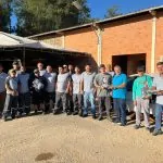 GOVERNO DE LAURO MÜLLER/SC ENTREGA NOVOS UNIFORMES PARA SERVIDORES DAS SECRETARIAS DE OBRAS E AGRICULTURA.