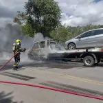 INCÊNDIO ATINGE CAMINHÃO GUINCHO EM RODOVIA MUNICIPAL DE URUSSANGA/SC.