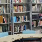 BIBLIOTECA UNIVERSITÁRIA DO UNIBAVE AUXILIA NA REORGANIZAÇÃO DA BIBLIOTECA DO COLÉGIO ESTADUAL TONEZA CASCAES, EM ORLEANS/SC.