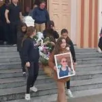 ASSISTA A REPORTAGEM! Em Orleans/SC, o último adeus a Vivian Rossetti Cavanholi, de apenas 11 anos.
