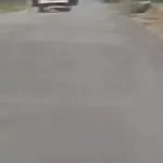 VÍDEO! MOTOCICLISTA SEM CNH FOGE DA PM DE MORRO DA FUMAÇA A TREZE DE MAIO E CAI EM VALO.