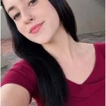 Jovem de 24 anos é encontrada morta em residência.