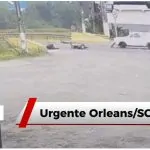 VÍDEO ACIDENTE EM ORLEANS/SC! Procura-se motorista de parati após acidente que deixou motociclista ferido.
