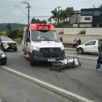 VÍDEO! Em Orleans/SC colisão entre carro e moto na SC-108 deixa duas pessoas feridas.