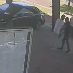 VÍDEO! Prefeito de Forquilhinha/SC é agredido ao chegar à prefeitura.