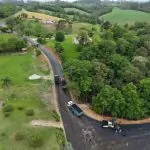 ESTRADA BOA RURAL! Asfalto chega a Rio Amaral Gruta e marca nova etapa do maior pacote de obras de Lauro Müller/SC.